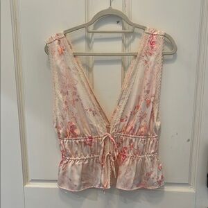 EUC WAYF Beatrix Floral Satin top with lace trim